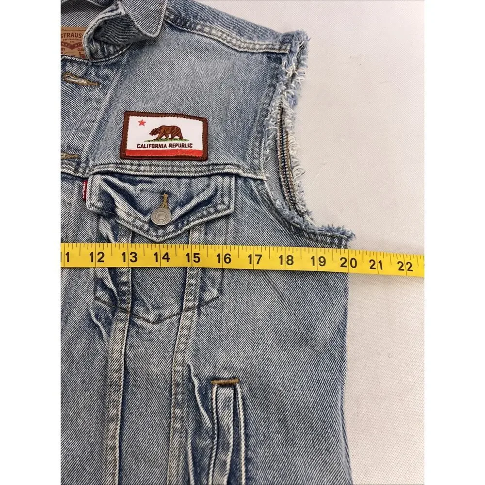 Levi’s Womens Medium Frayed Denim Vest Biker Patches Skull - Picture 12 of 13